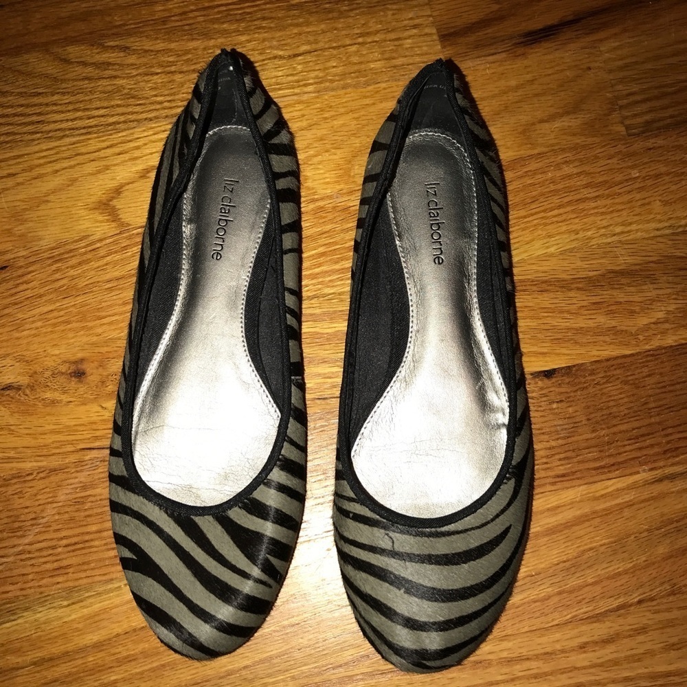 🌸Liz Claiborne Zebra Flats